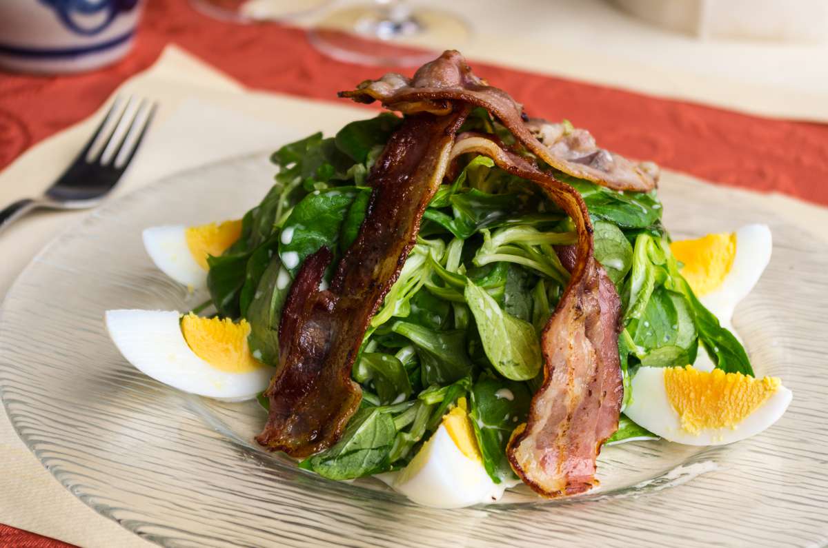 Field lettuce salad